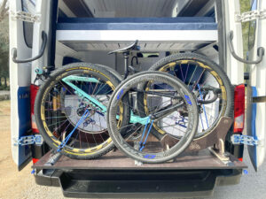 exterior carro bicis detalle 2