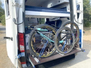 exterior carro bicis detalle perfil 2