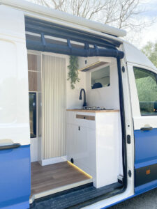 exterior cocina y mosquitera plegada